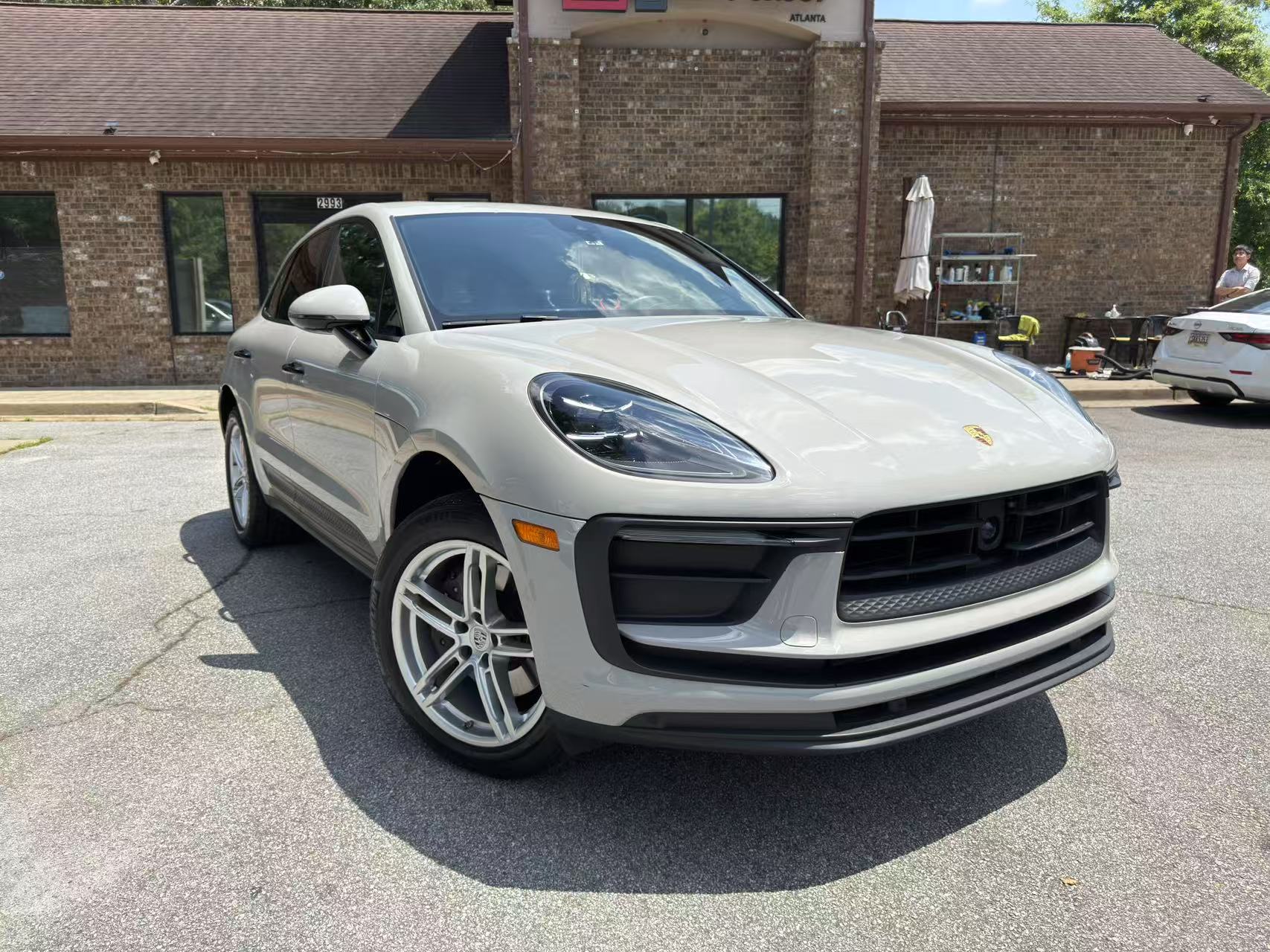 2023 Porsche Macan T photo 5