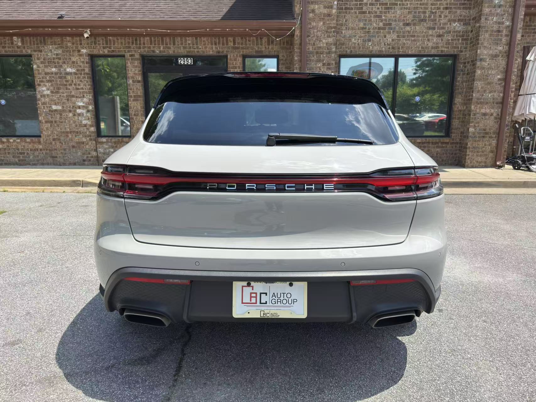 2023 Porsche Macan T photo 10