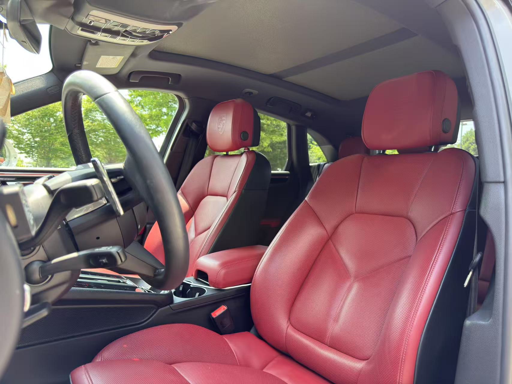 2023 Porsche Macan T photo 19