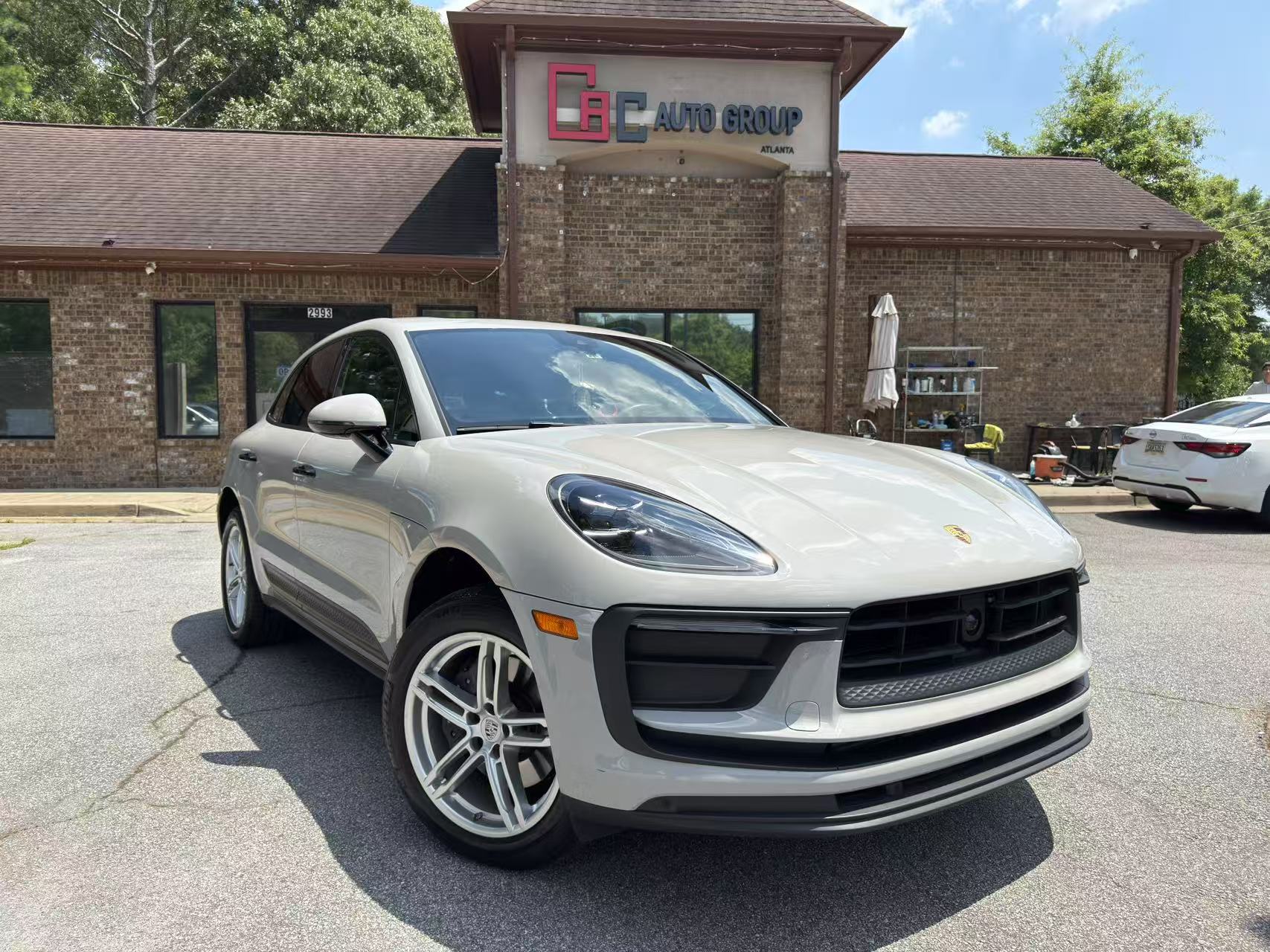 2023 Porsche Macan T photo 4