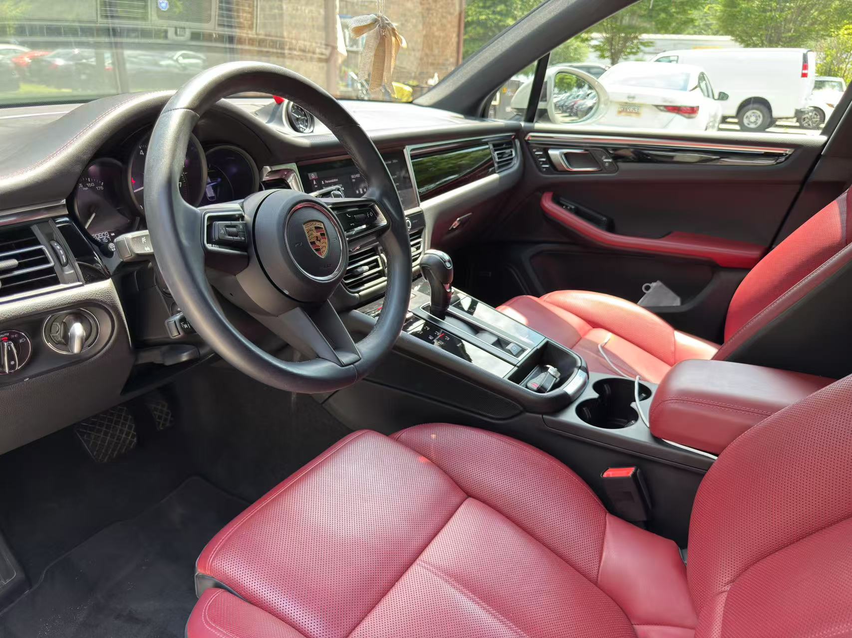 2023 Porsche Macan T photo 15