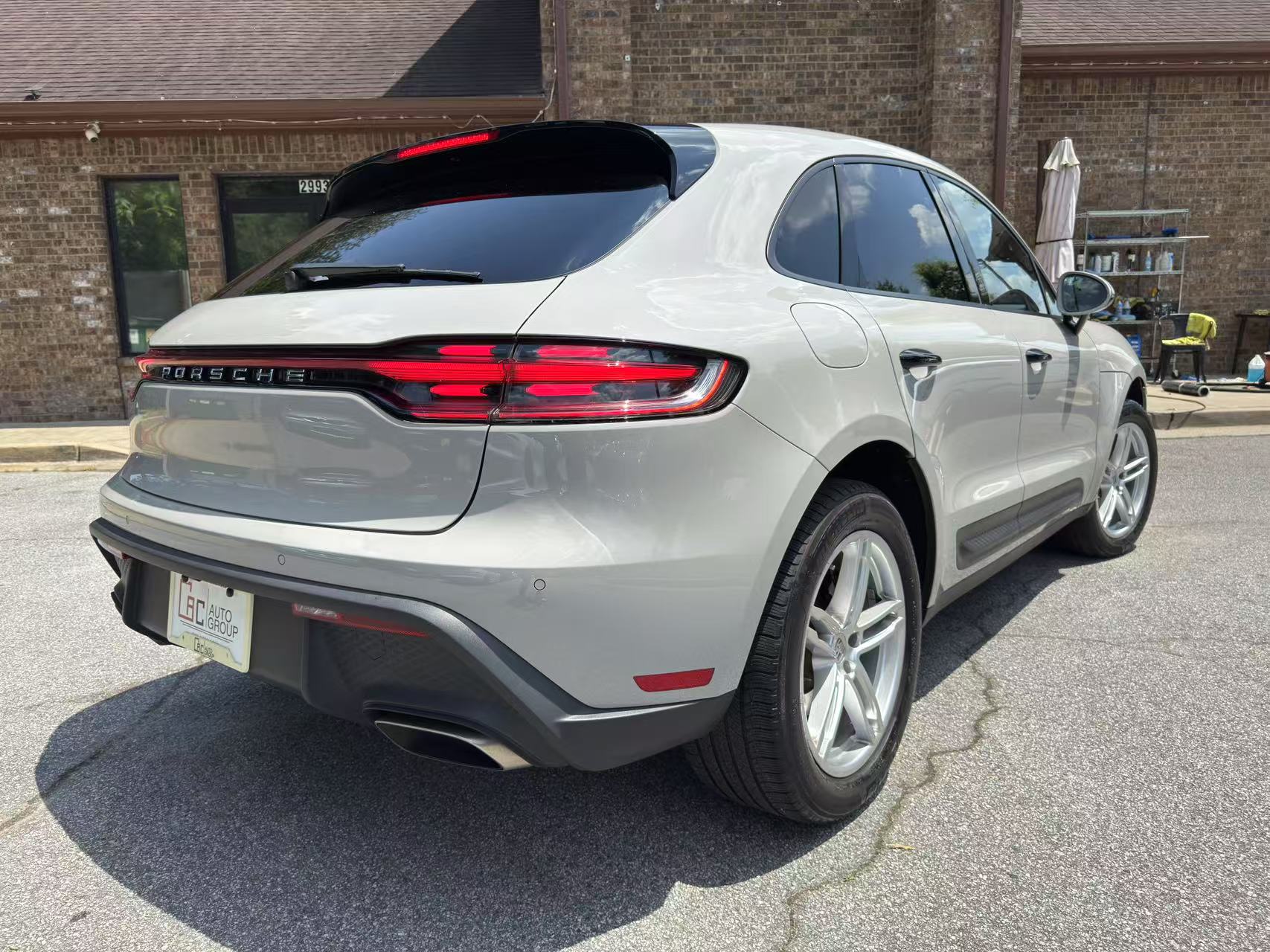 2023 Porsche Macan T photo 9