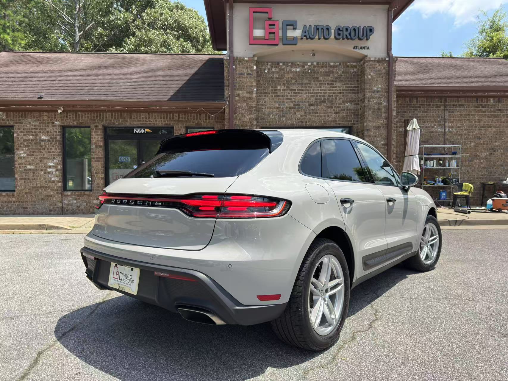 2023 Porsche Macan T photo 7