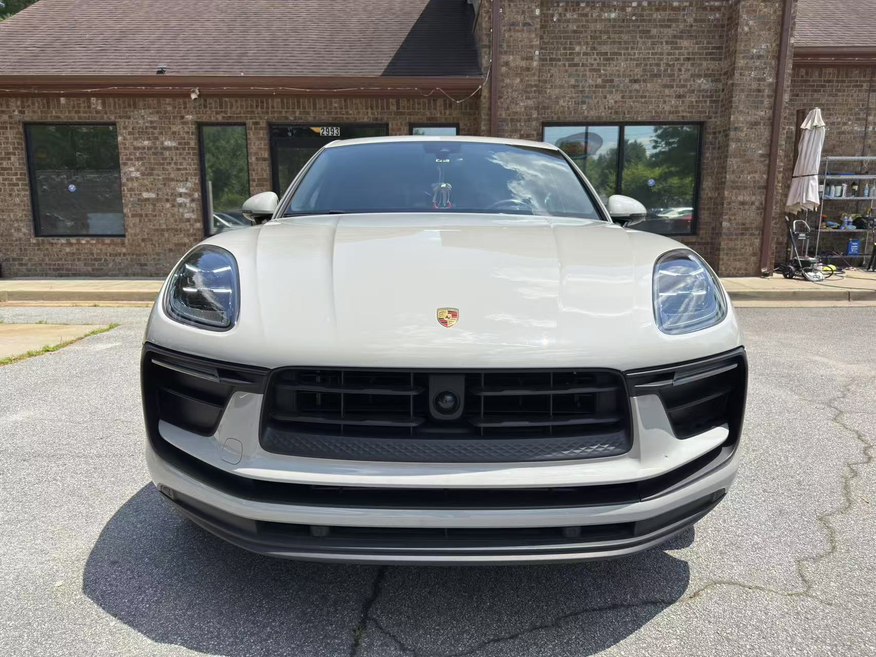 2023 Porsche Macan T photo 6
