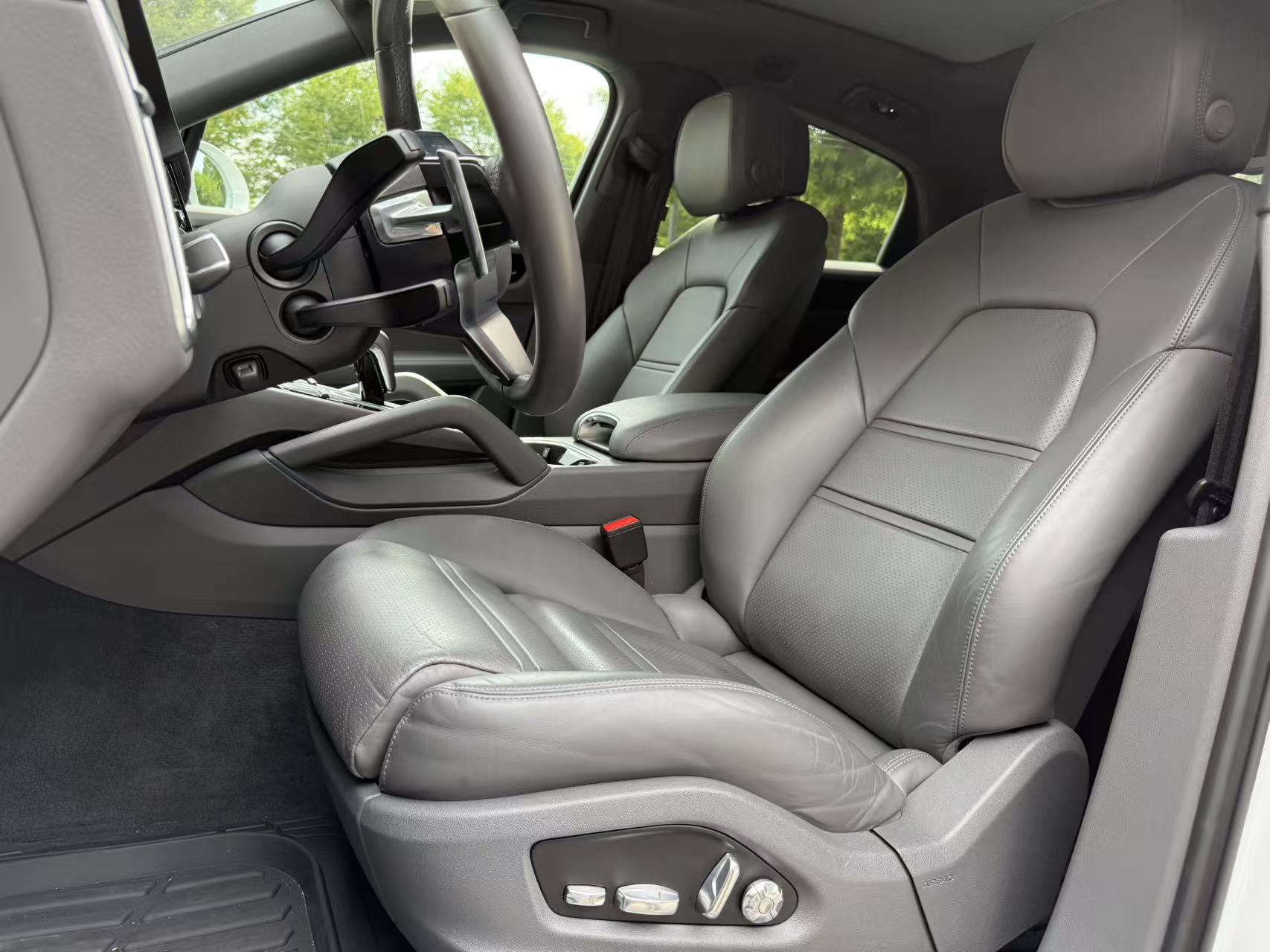 2020 Porsche Cayenne S Coupe photo 22
