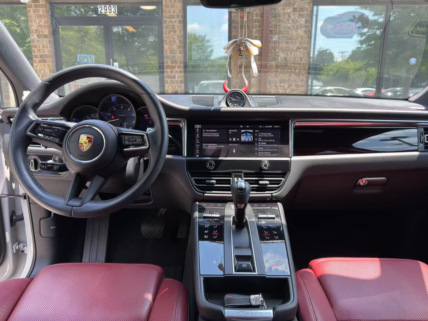 2023 Porsche Macan T photo 14
