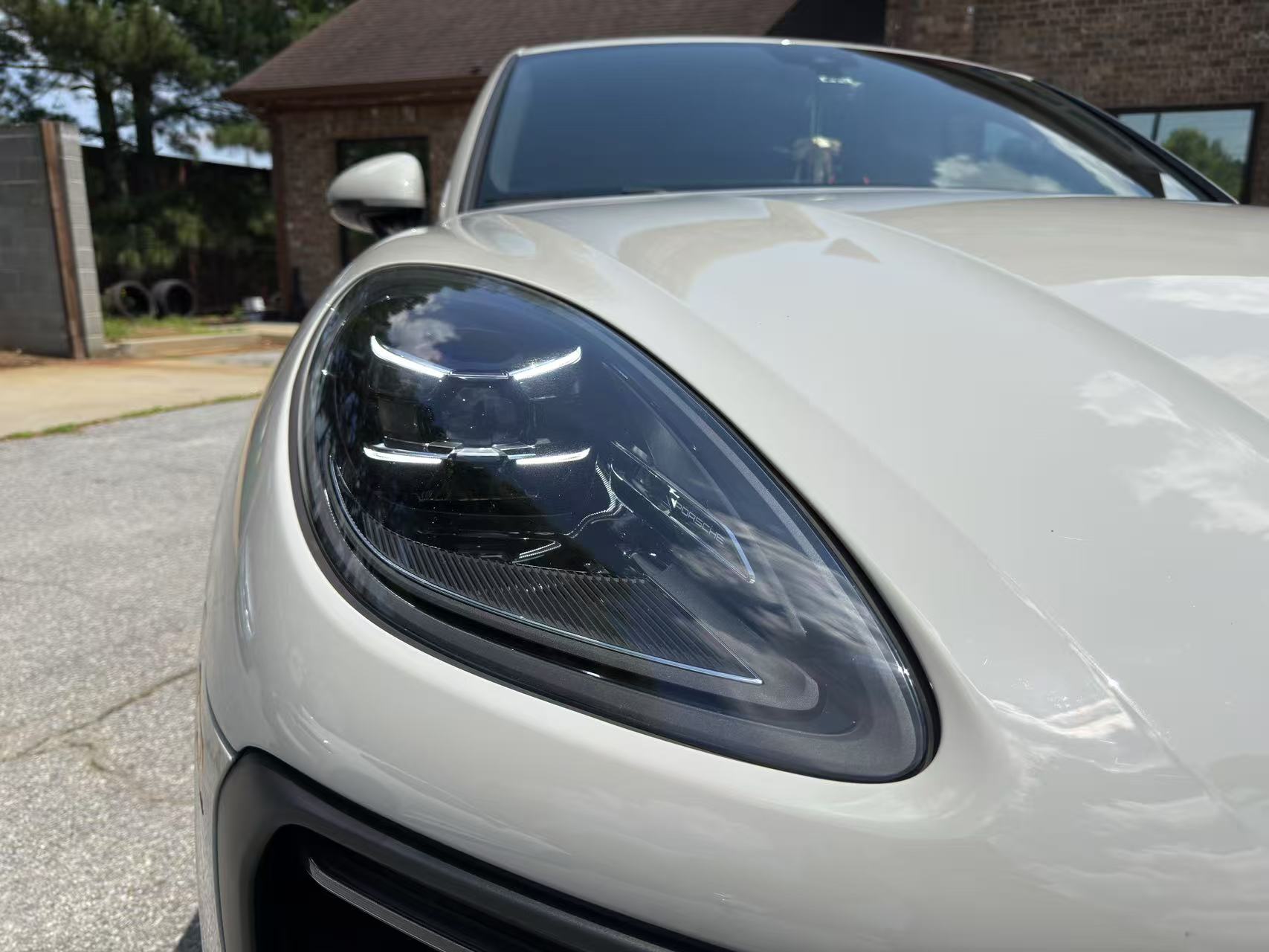 2023 Porsche Macan T photo 12