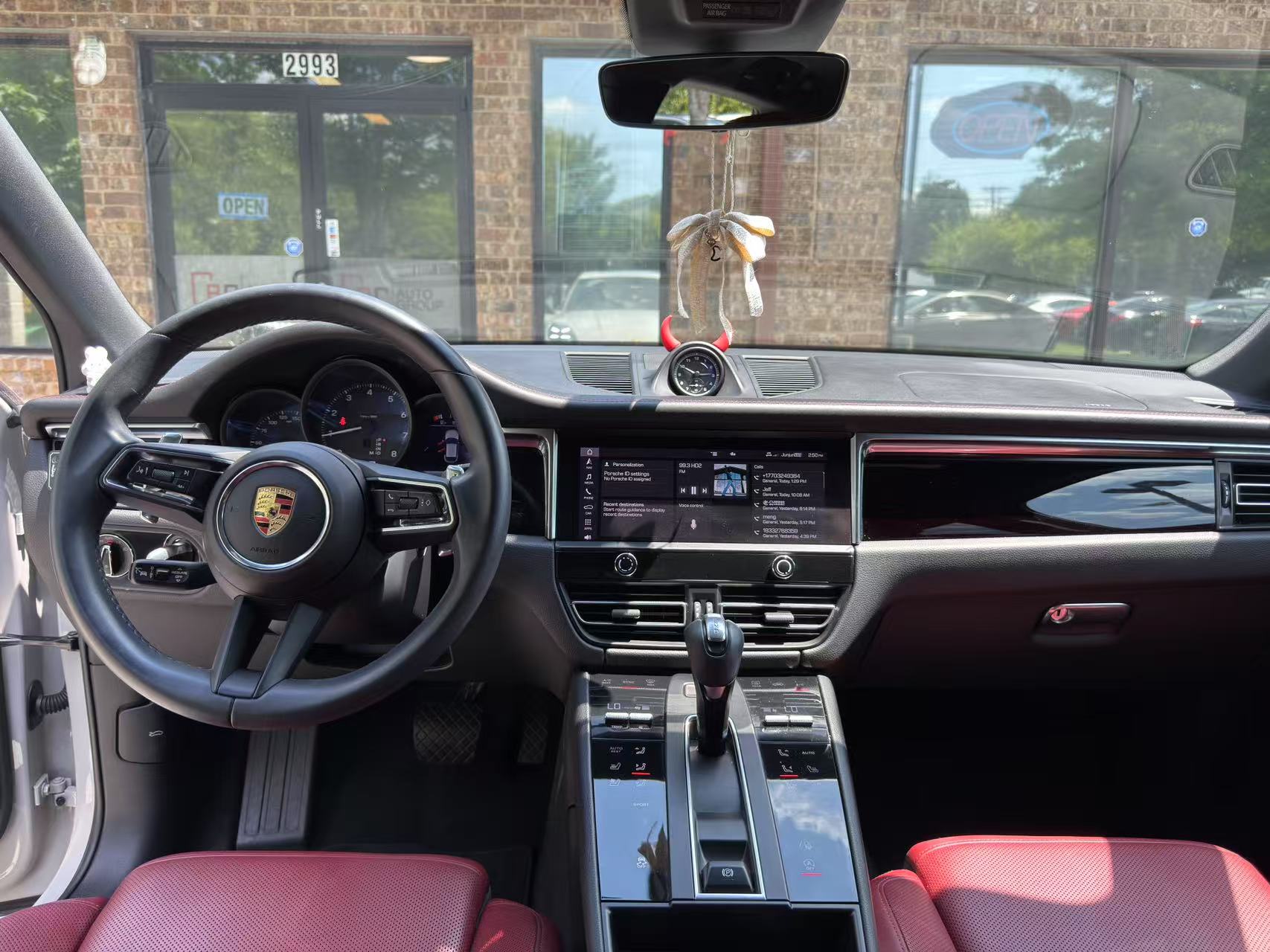 2023 Porsche Macan T photo 20