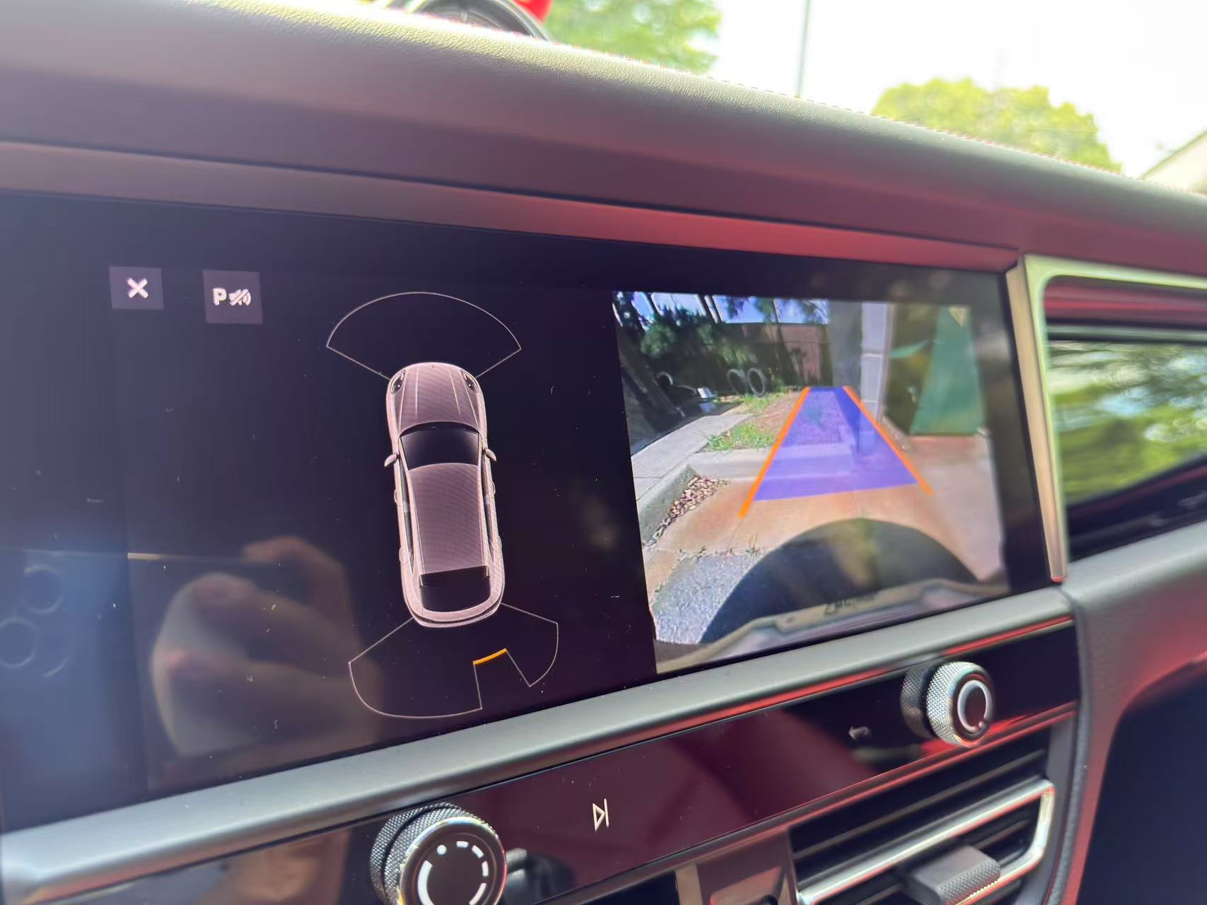 2023 Porsche Macan T photo 28