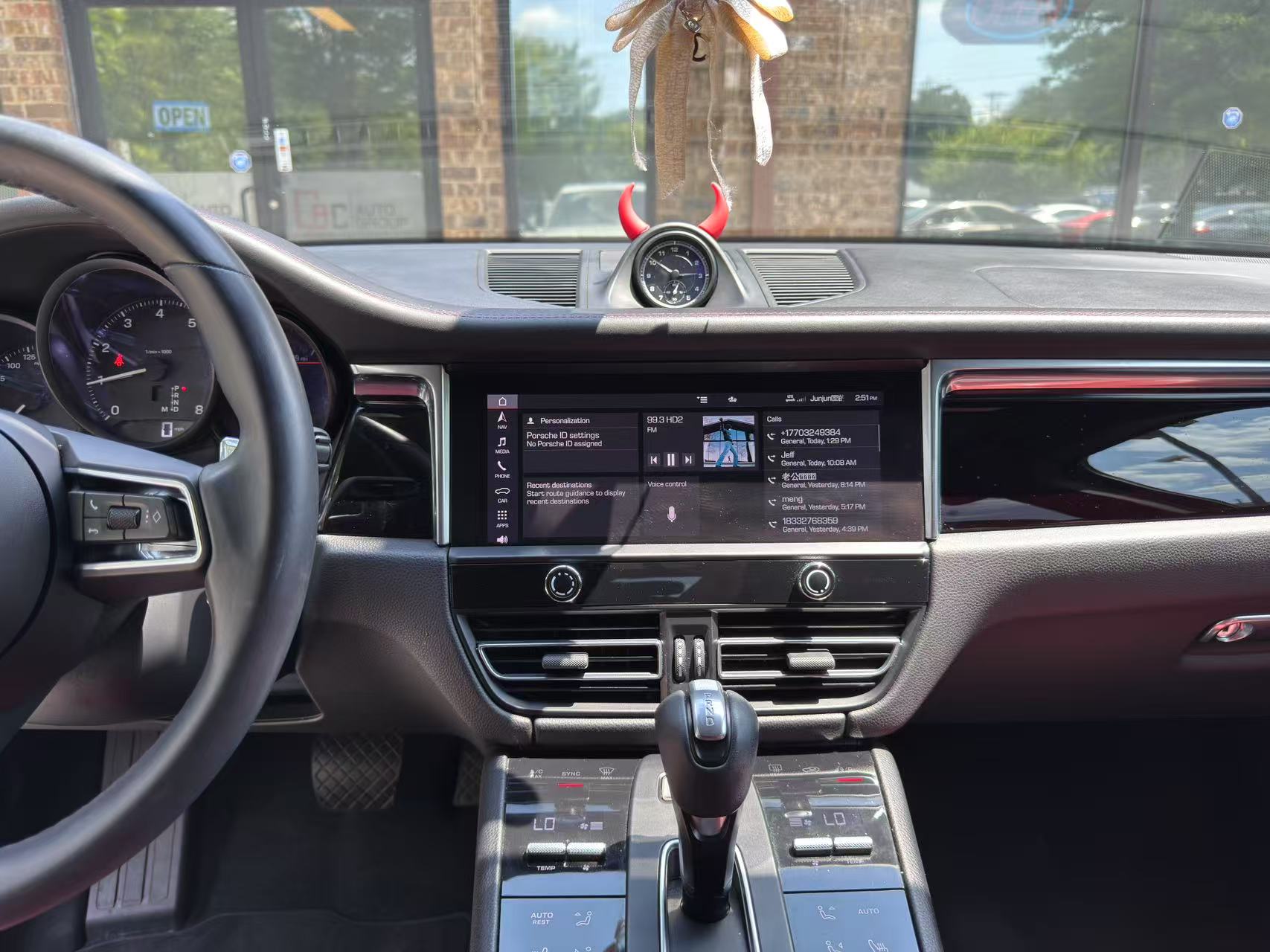 2023 Porsche Macan T photo 23