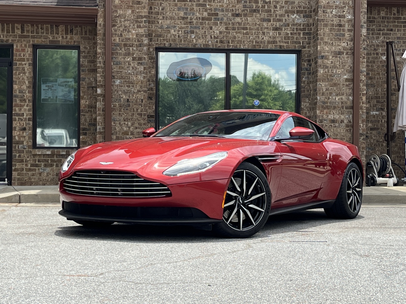 2017 Aston Martin DB11 Base