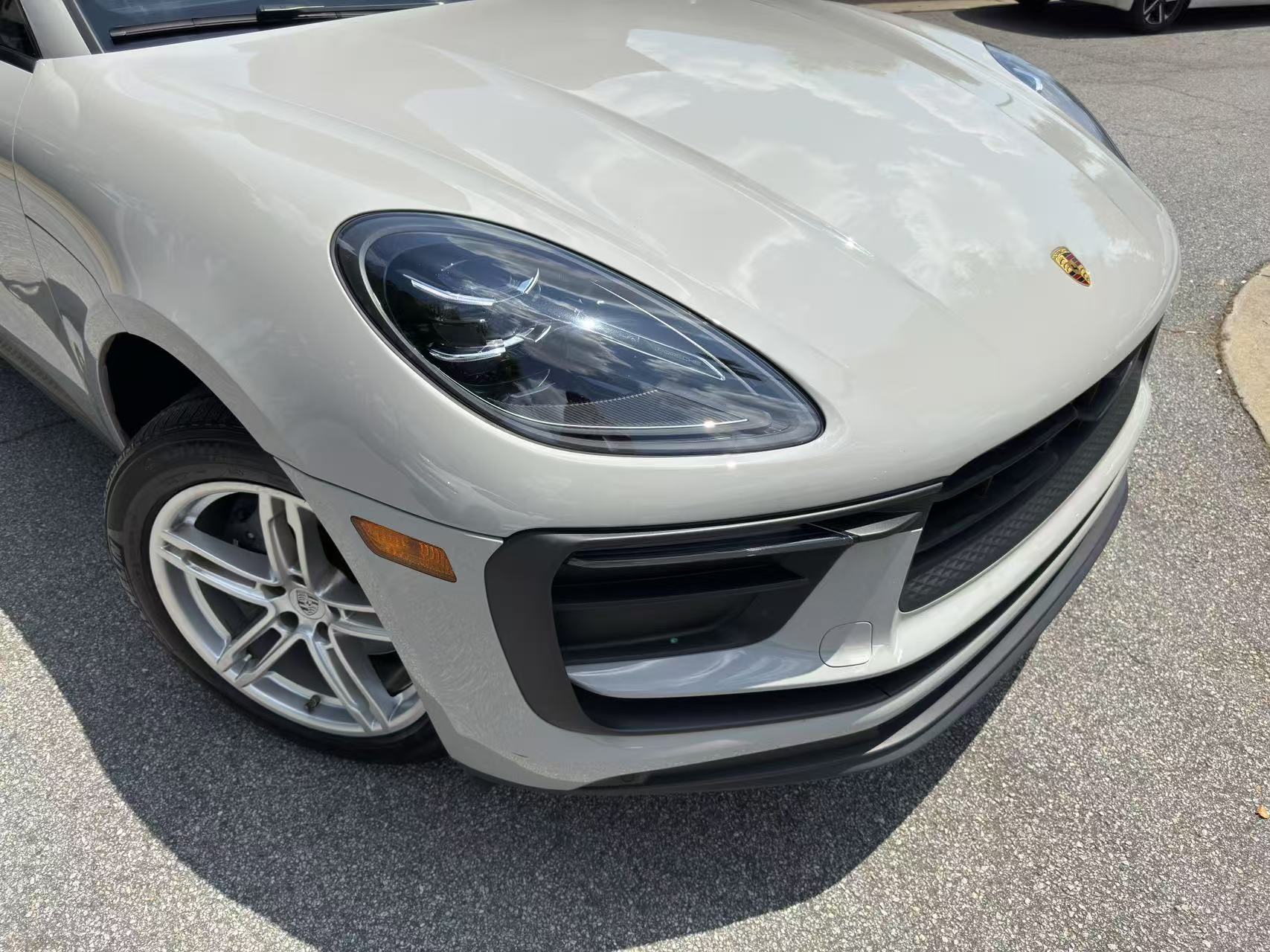 2023 Porsche Macan T photo 11