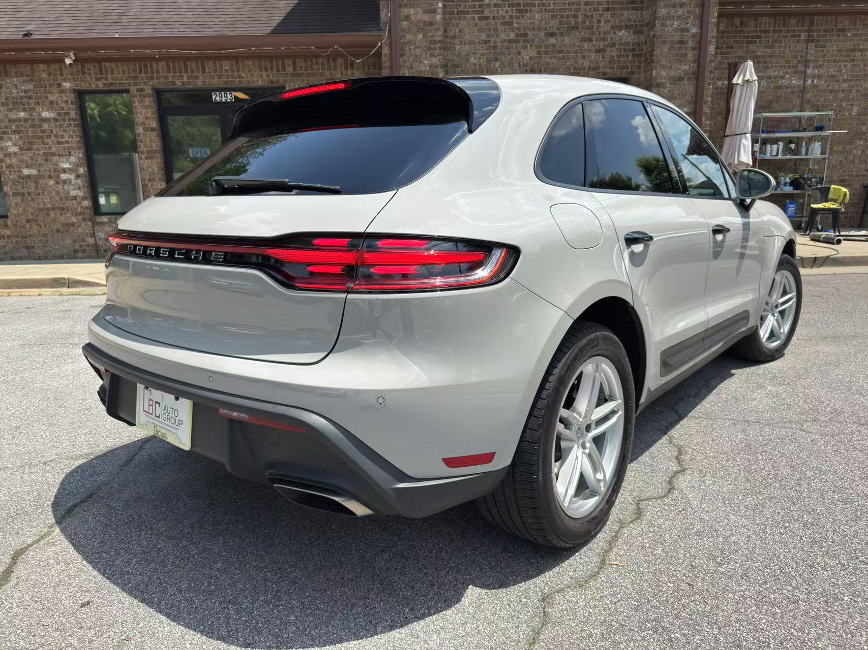 2023 Porsche Macan T photo 8